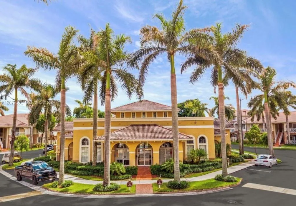 8956 W Flagler St # 208, Miami, FL 33174