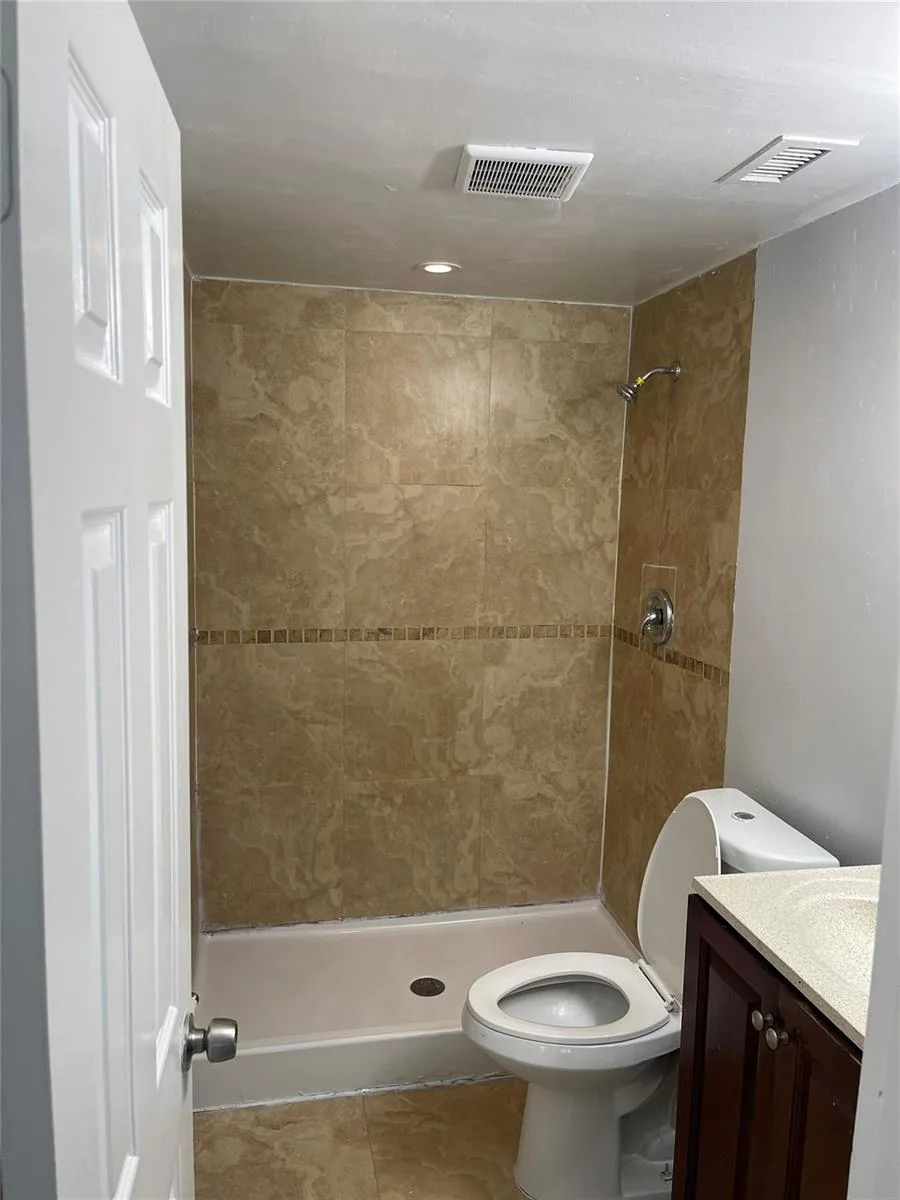 8843 SPRINGTREE LAKES Drive, Sunrise, FL 33351 photo 12