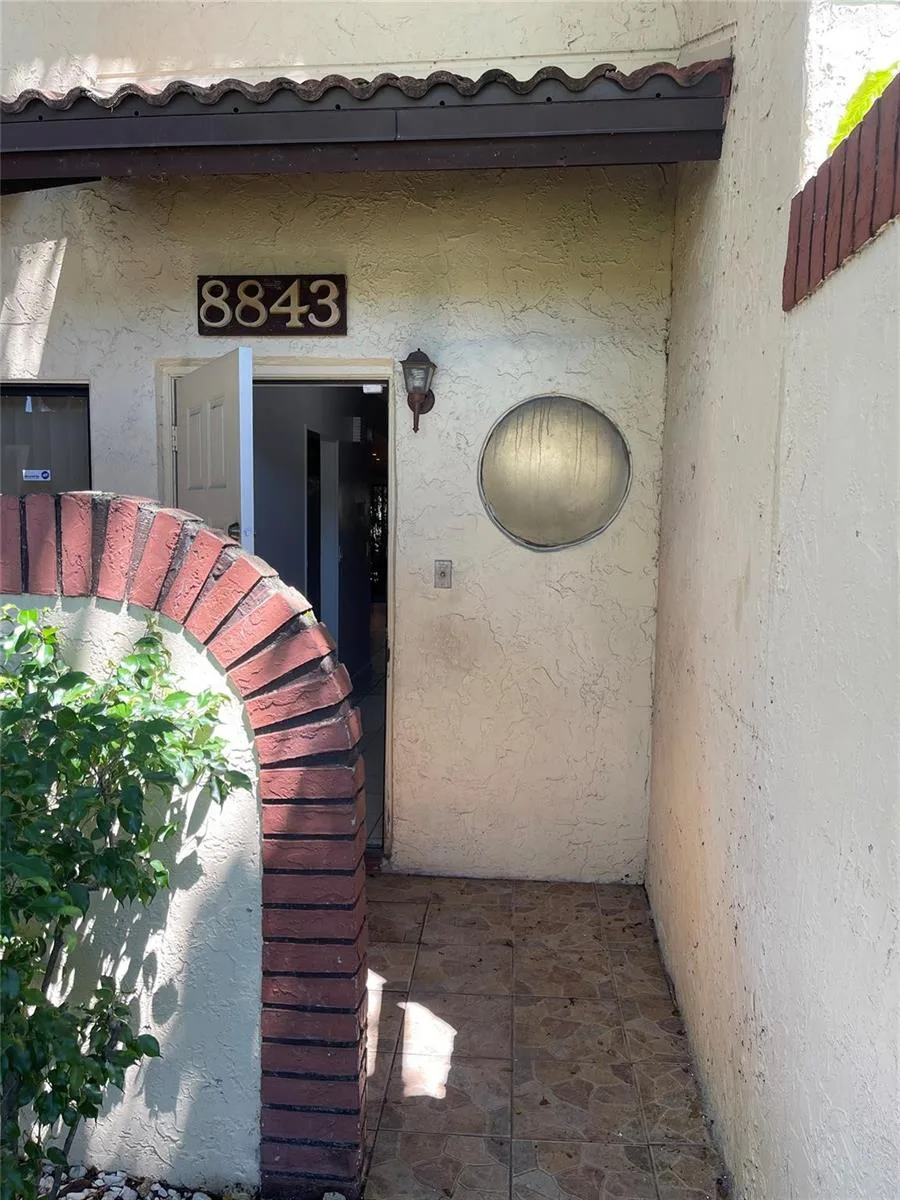 8843 SPRINGTREE LAKES Drive, Sunrise, FL 33351 photo 2