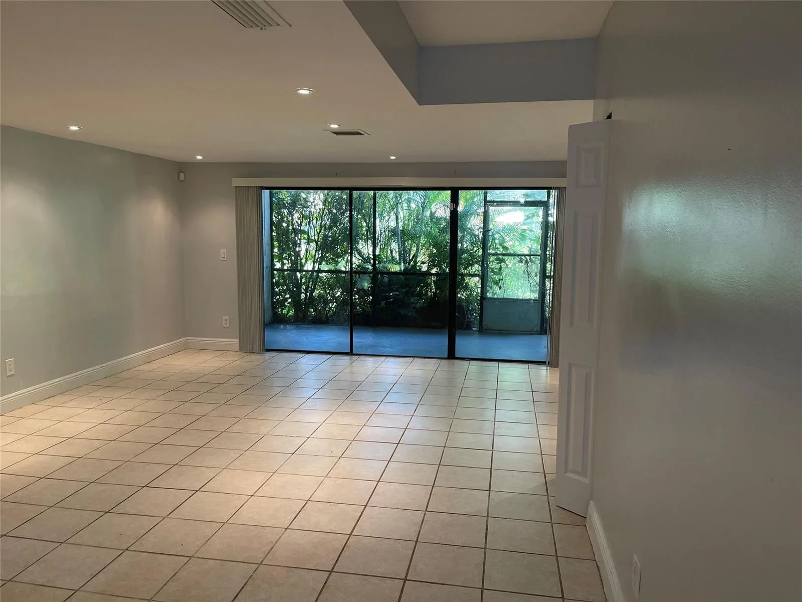 8843 SPRINGTREE LAKES Drive, Sunrise, FL 33351 photo 3