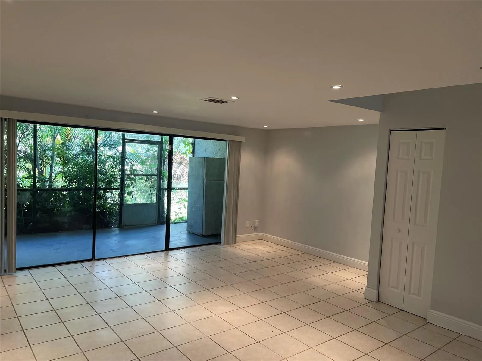 8843 SPRINGTREE LAKES Drive, Sunrise, FL 33351 photo 4