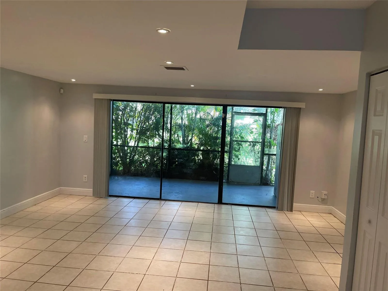8843 SPRINGTREE LAKES Drive, Sunrise, FL 33351 photo 5