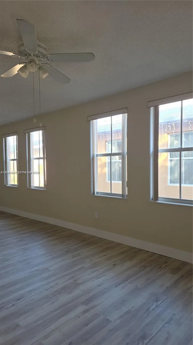 2926 SW 26 ST, Miami, FL 33133 — zdjęcie 4