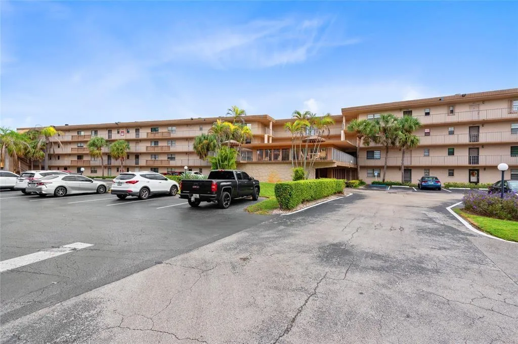 9300 SW 8th Street # 422, Boca Raton, FL 33428