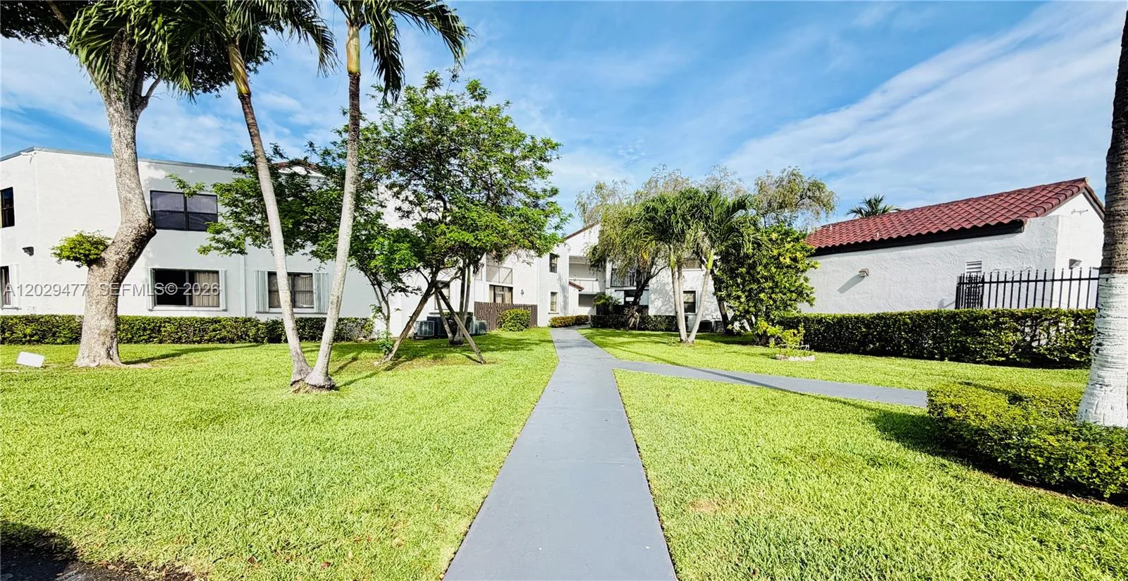 9429 Fontainebleau Blvd # 201-33, Miami, FL 33172 photo 3