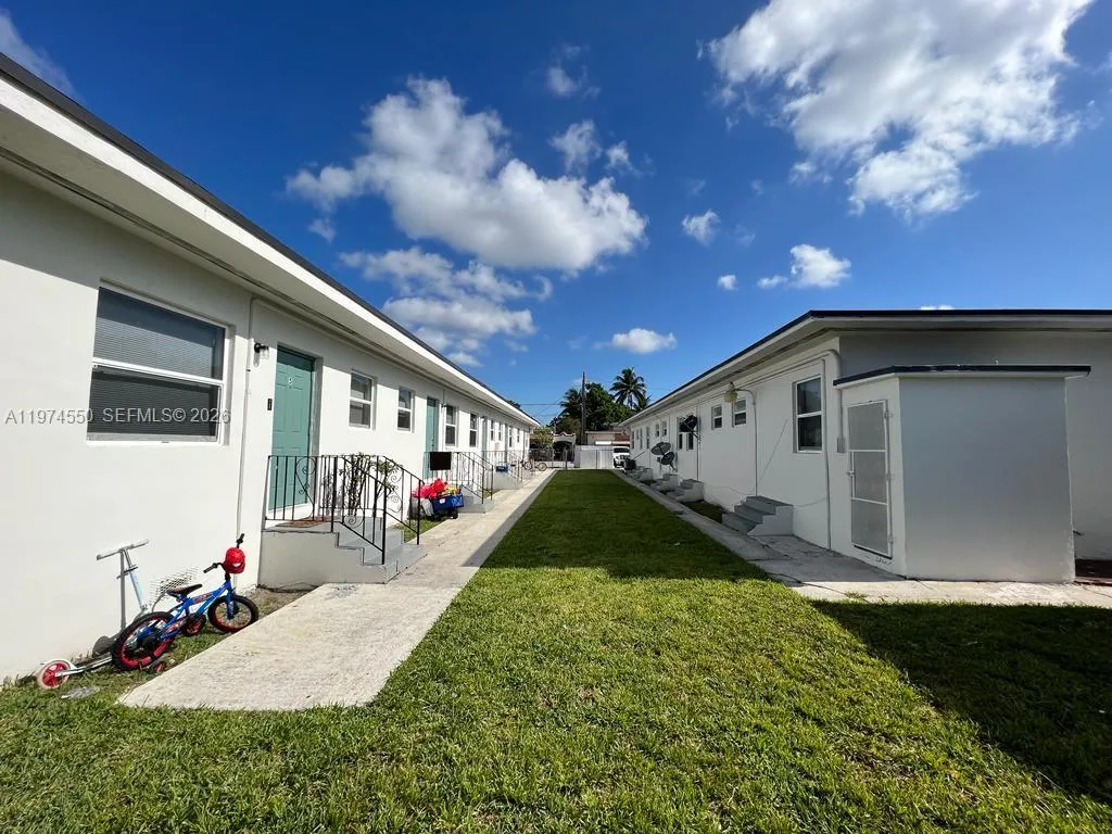 2150 NW 24th St, Miami, FL 33142 photo 2