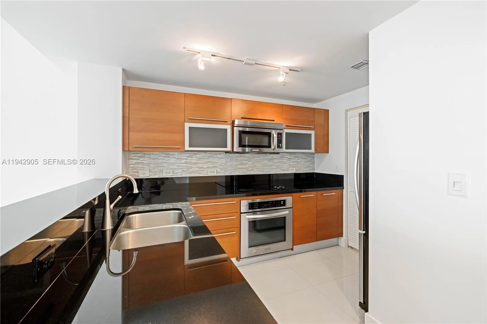 244 Biscayne Blvd # 3904, Miami, FL 33132 photo 4