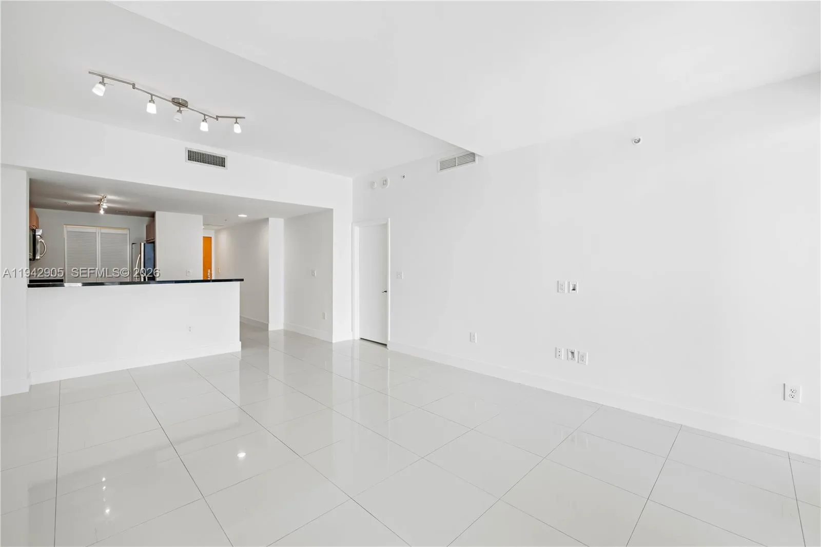244 Biscayne Blvd # 3904, Miami, FL 33132 photo 6
