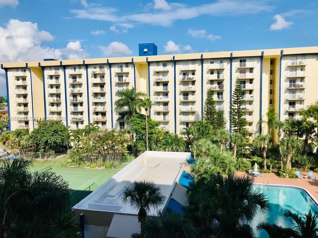 4550 NW 9th St # 706E, Miami, FL 33126