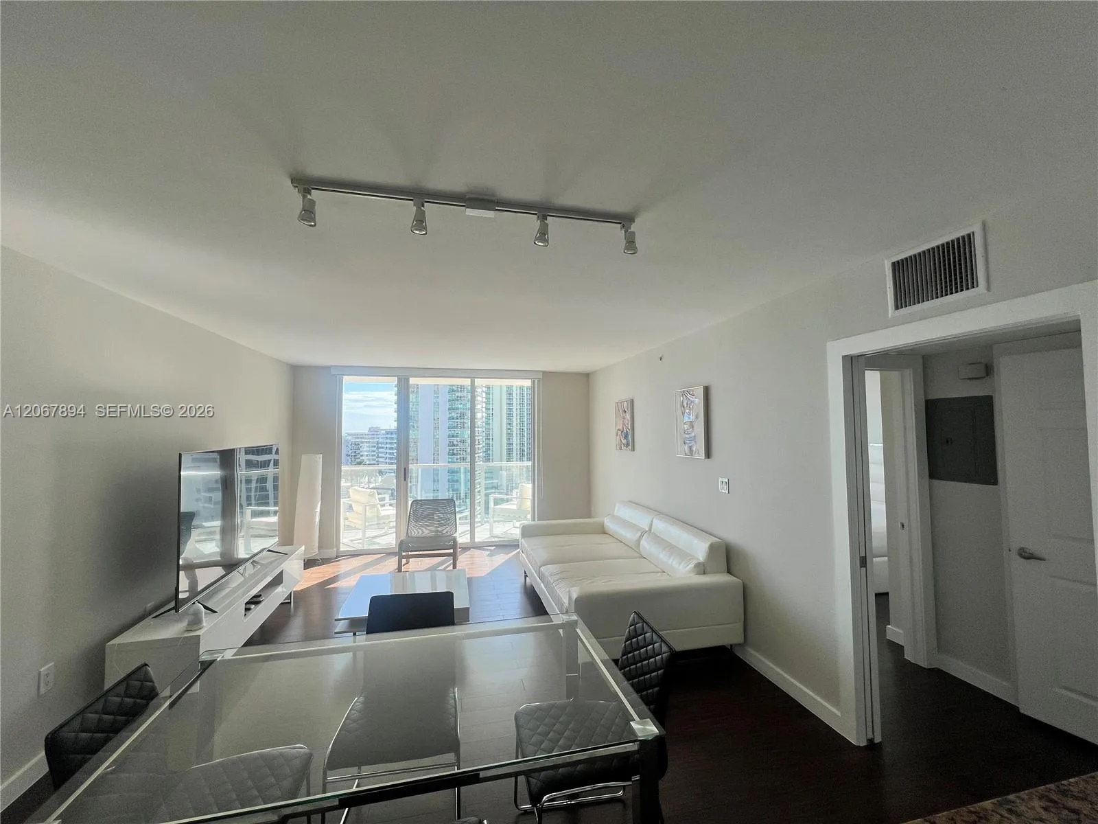 1155 Brickell Bay Dr # 1607, Miami, FL 33131