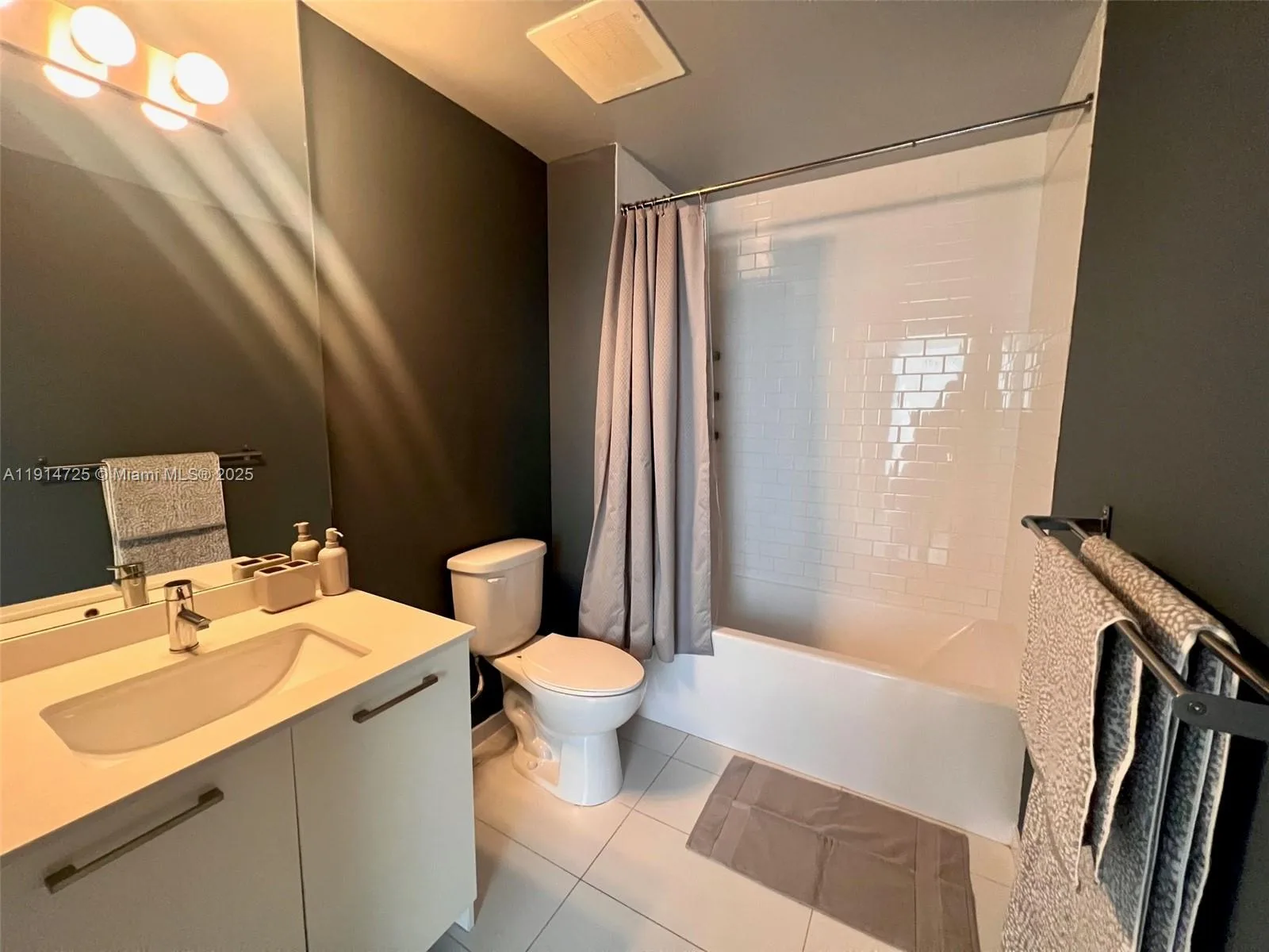 151 SE 1st St # 810, Miami, FL 33131 photo 11