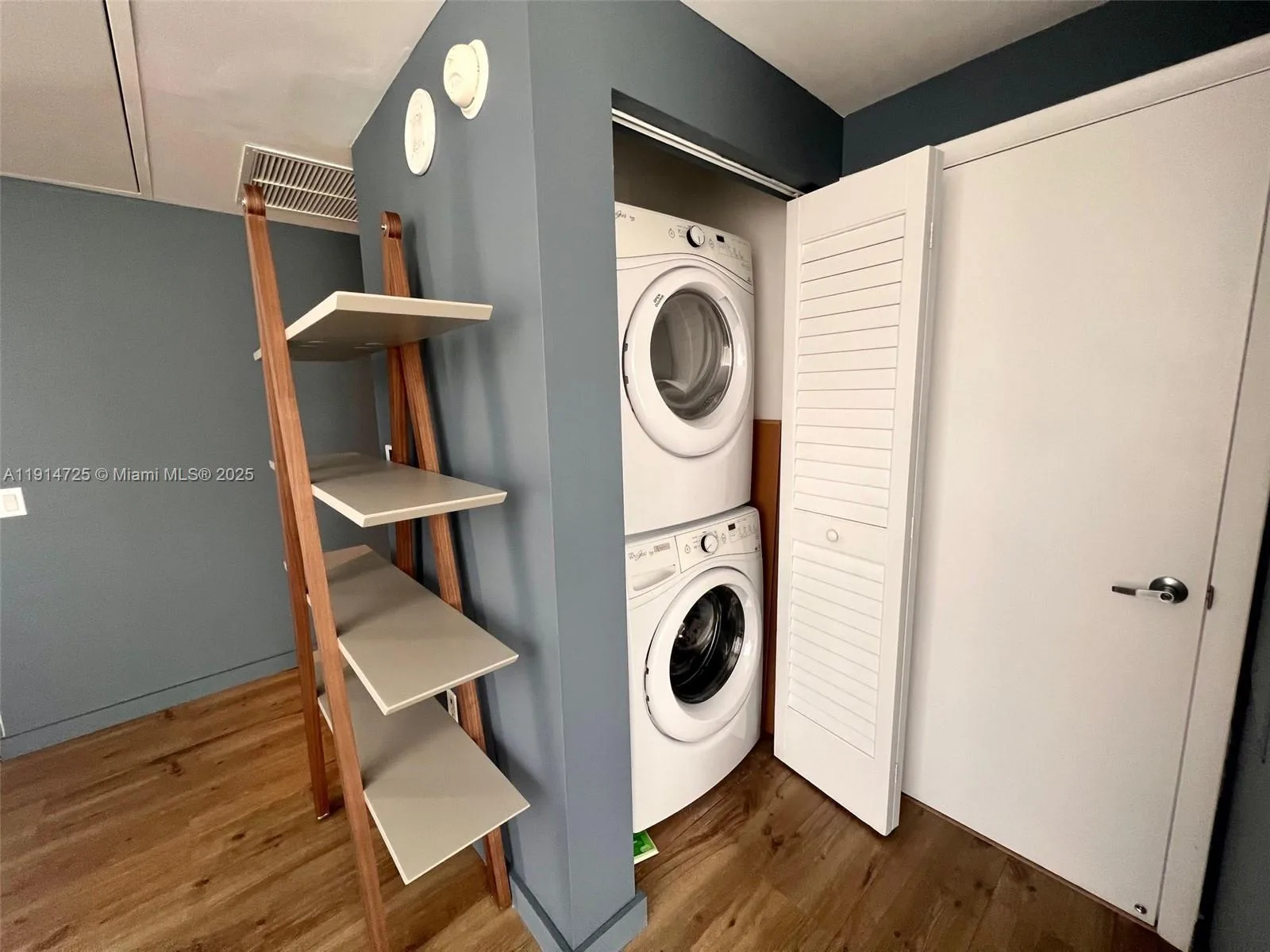 151 SE 1st St # 810, Miami, FL 33131 photo 12