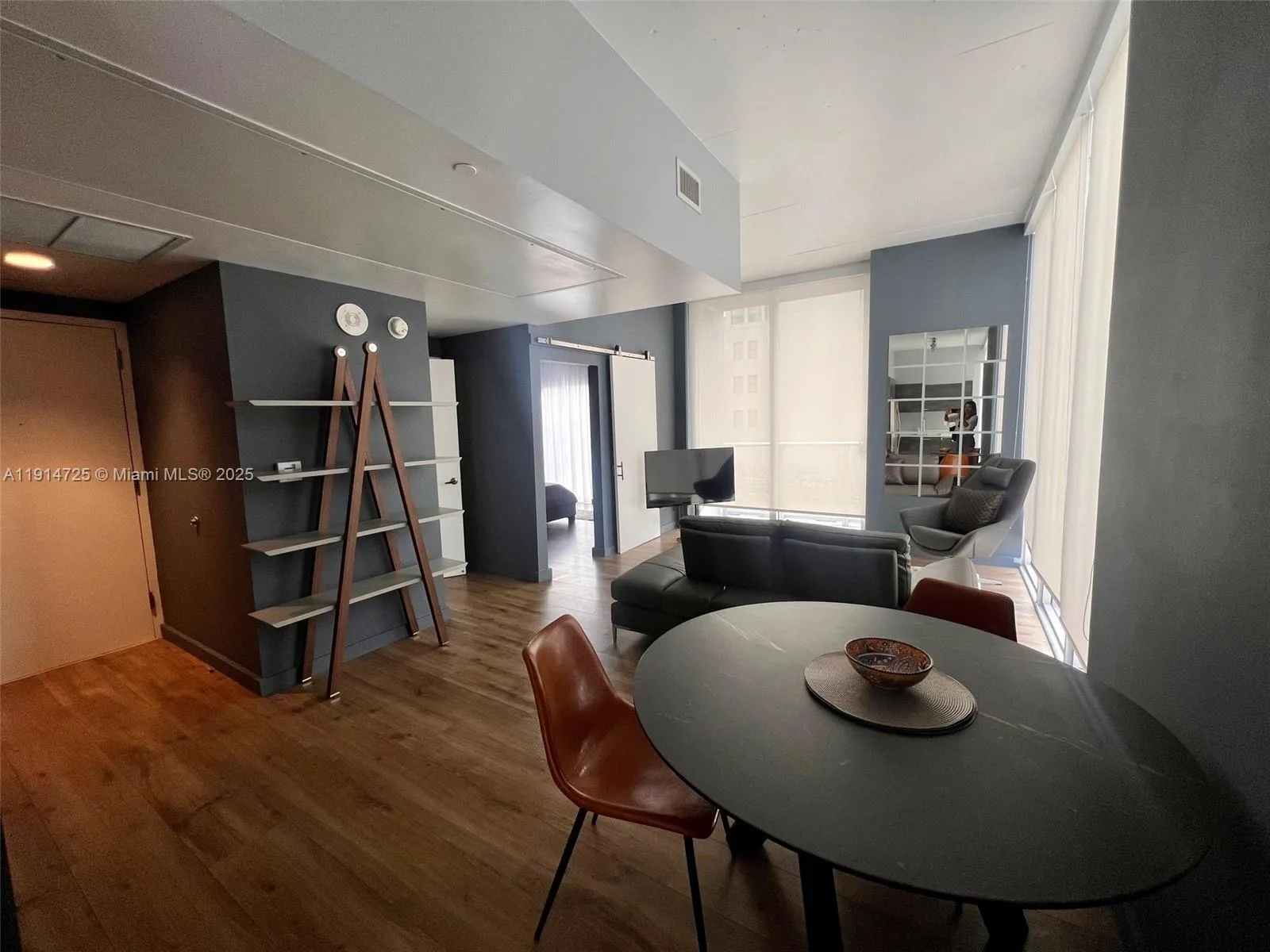 151 SE 1st St # 810, Miami, FL 33131 photo 3