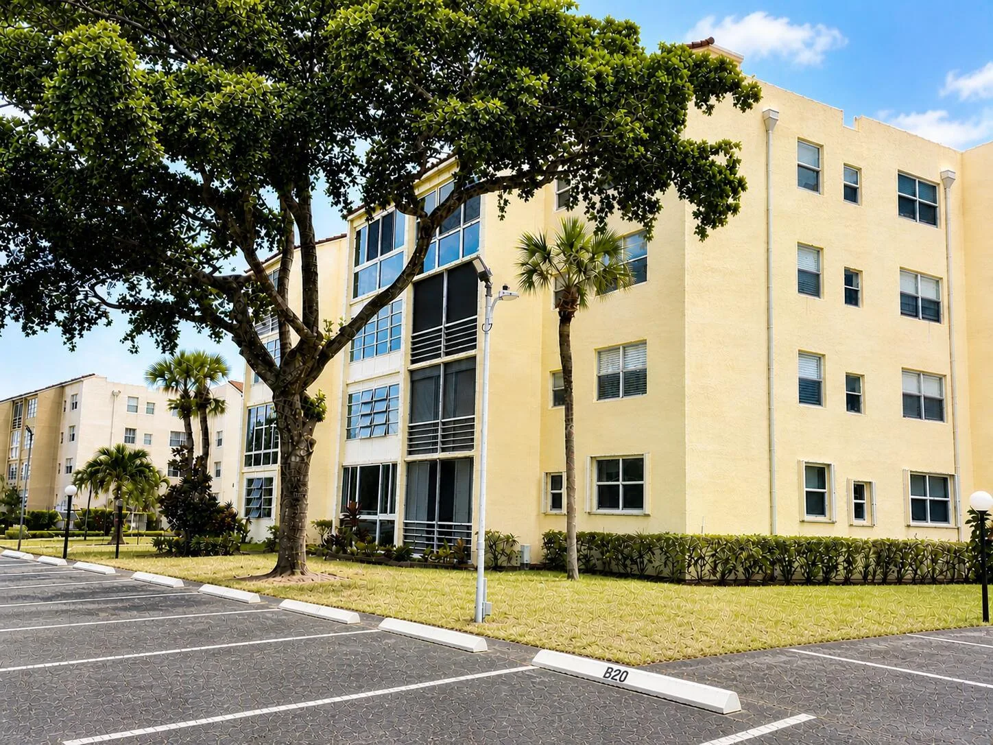 2831 Somerset Drive # 305, Lauderdale Lakes, FL 33311