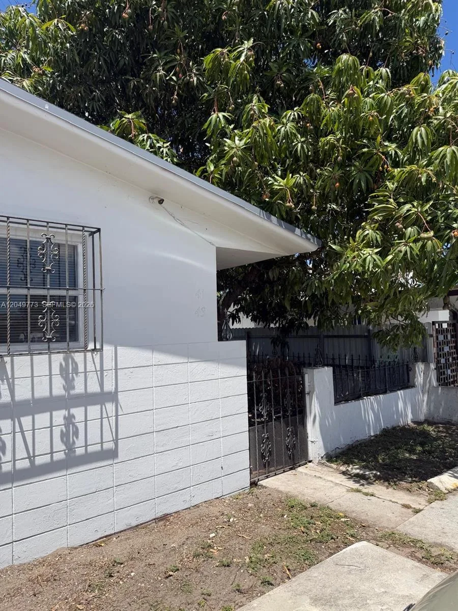 41 E 20th St, Hialeah, FL 33010
