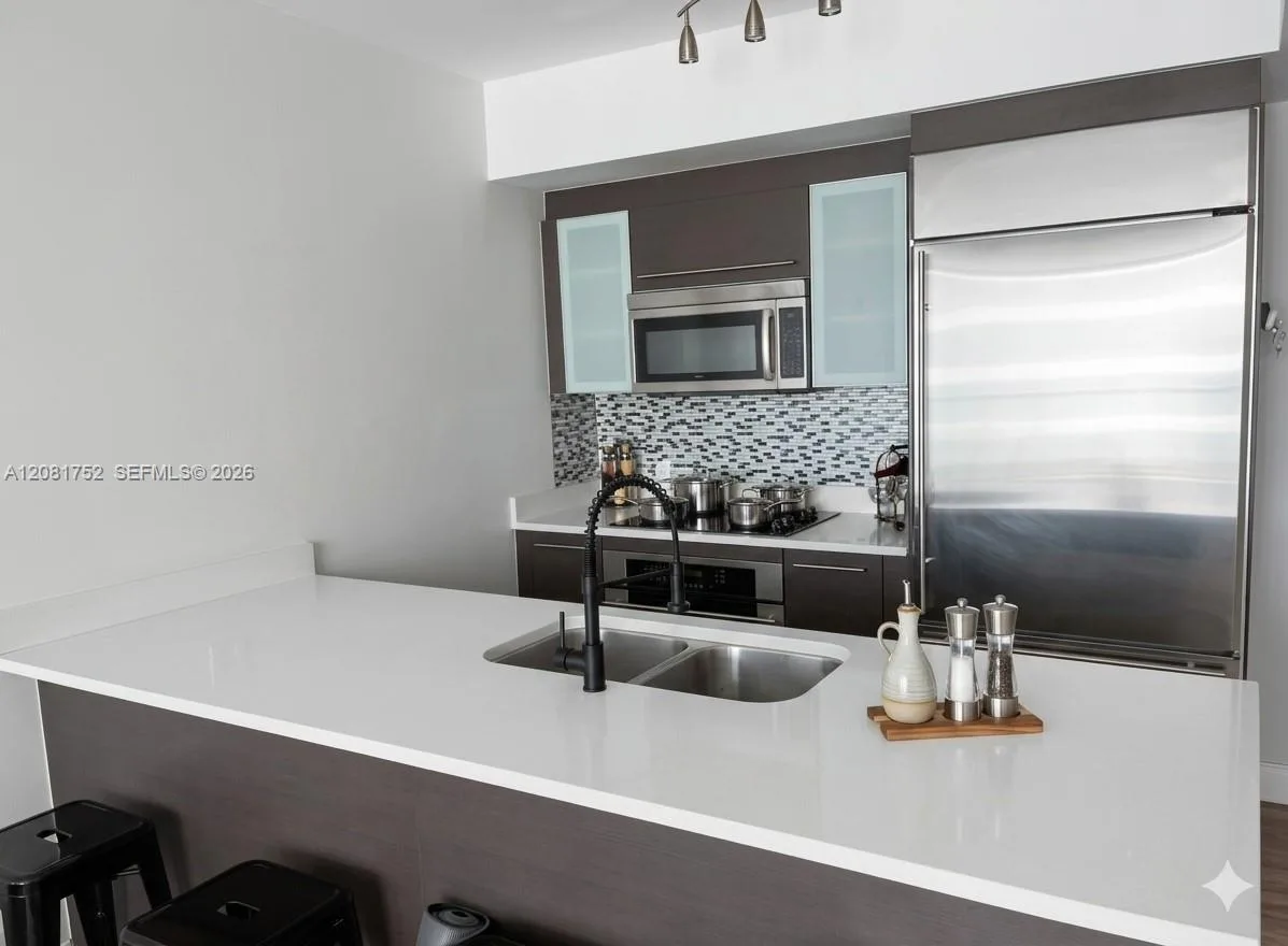 500 Brickell Ave # 1806, Miami, FL 33131
