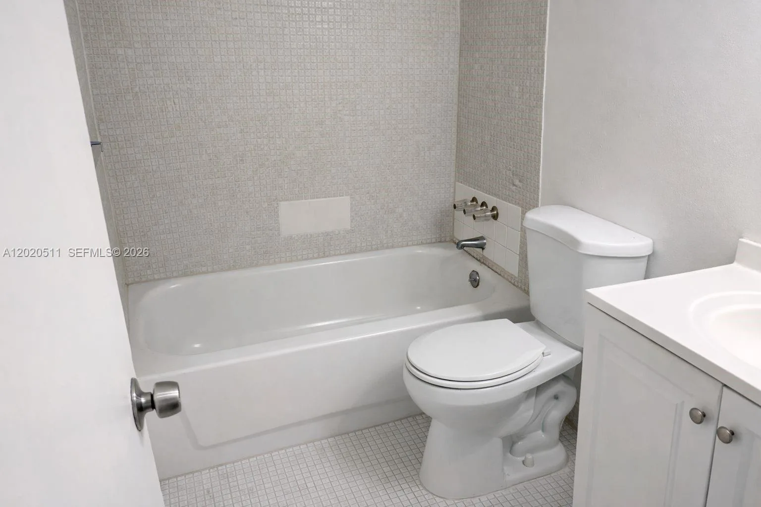496 NW 165th # D-412, Miami, FL 33169 photo 3