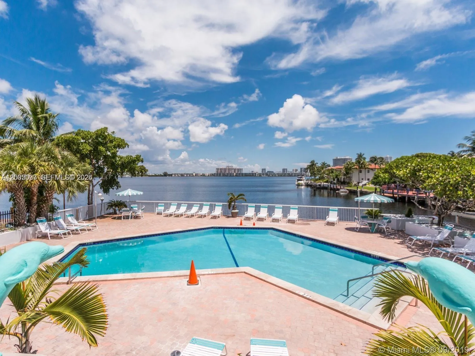 2841 NE 163rd St # 1007, North Miami Beach, FL 33160 photo 4