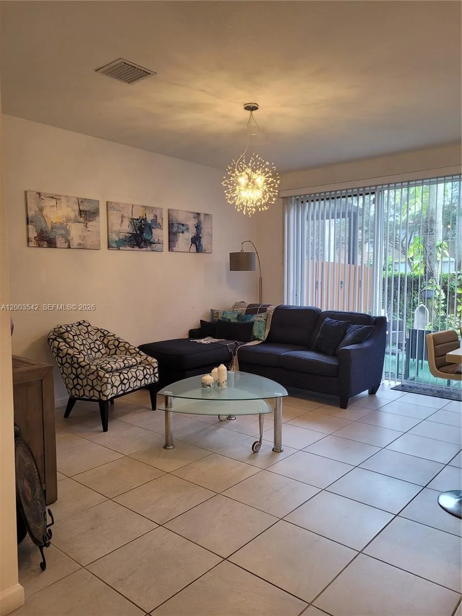 1015 SE 24th Ter, Homestead, FL 33035 photo 9