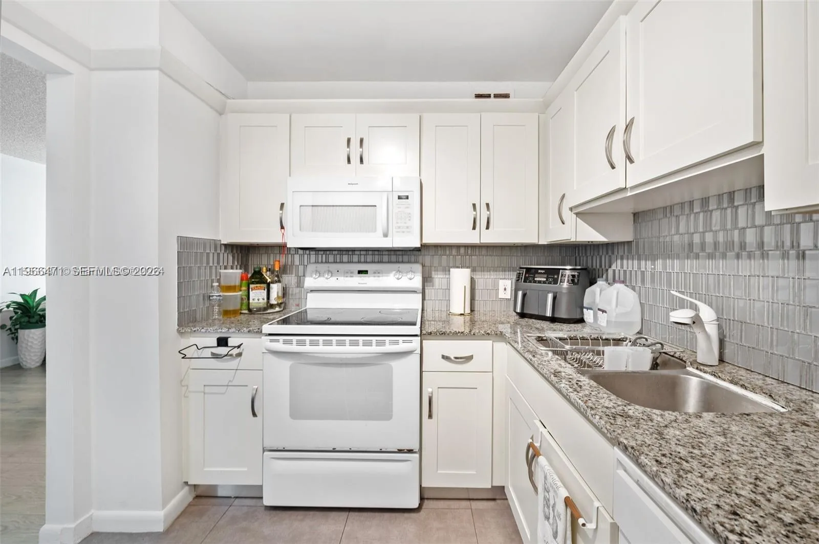 100 Bayview Dr # 1418, Sunny Isles Beach, FL 33160 photo 5