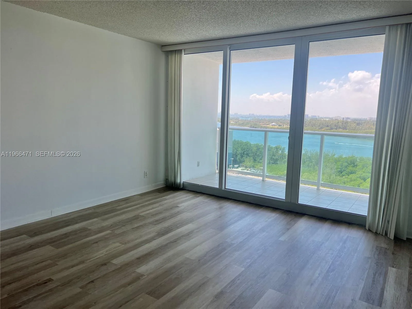 100 Bayview Dr # 1418, Sunny Isles Beach, FL 33160 photo 8