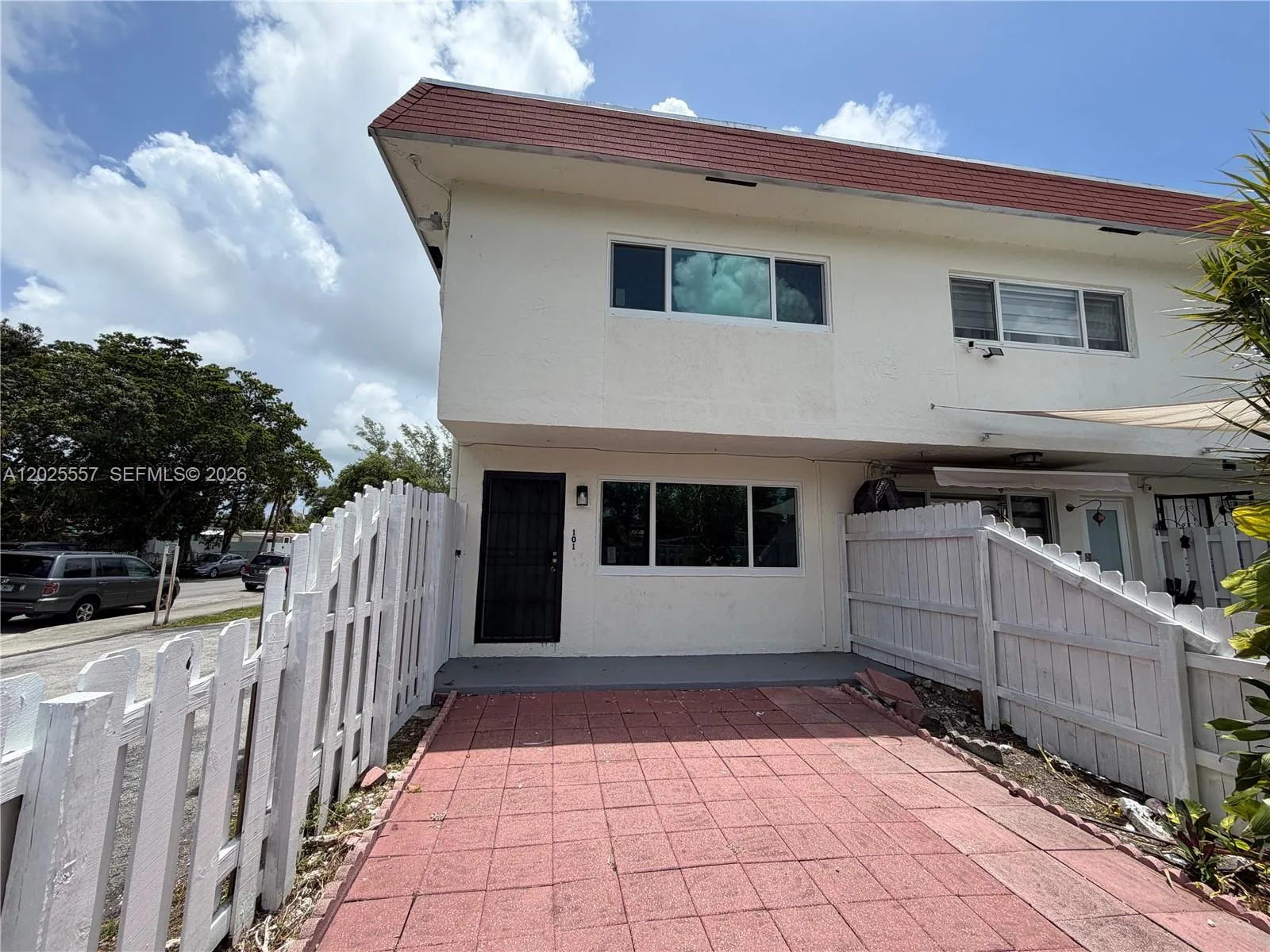 1450 NE 151st St # 101, Miami, FL 33162