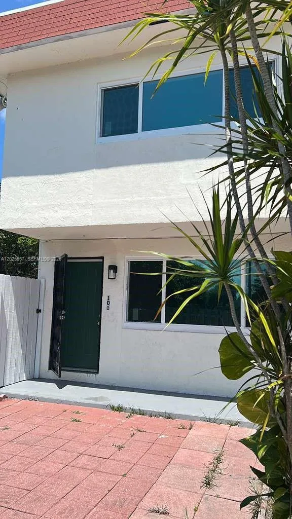 1450 NE 151st St # 101, Miami, FL 33162 photo 2