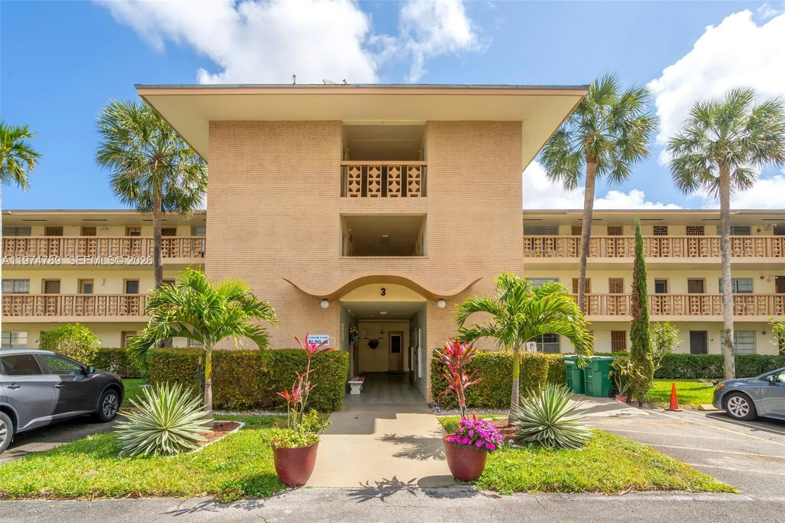 17050 NE 14th Ave # 106, Miami, FL 33162
