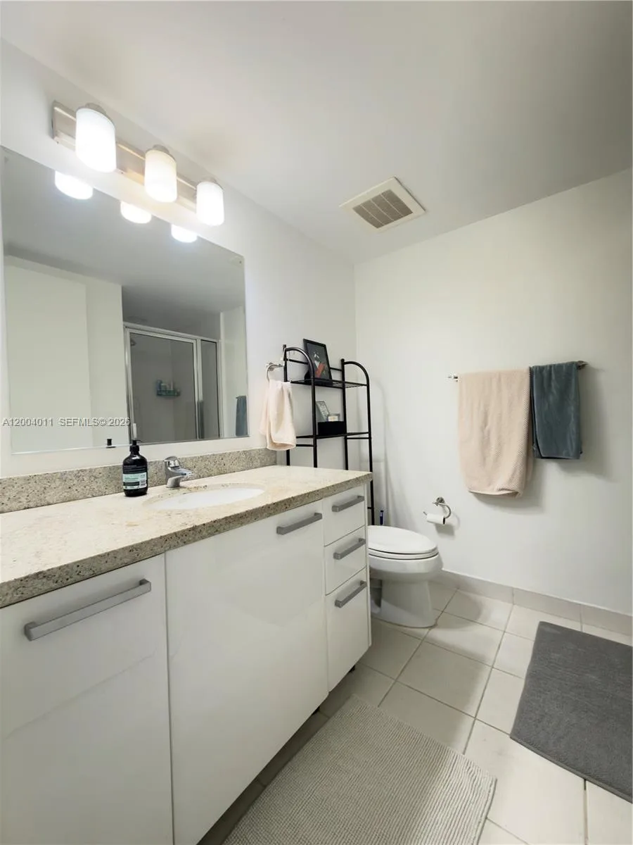 185 SW 7th St # 2711, Miami, FL 33130 photo 12