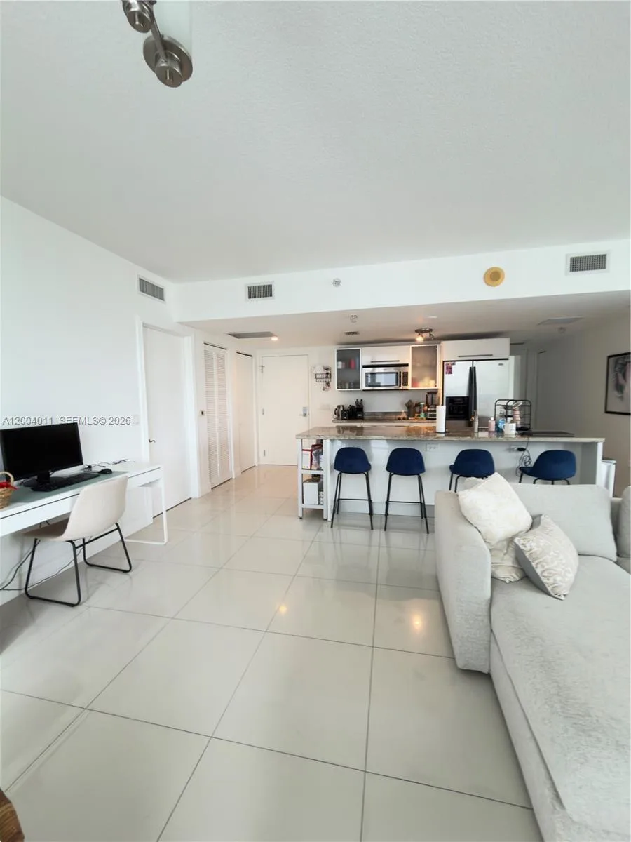 185 SW 7th St # 2711, Miami, FL 33130 photo 6