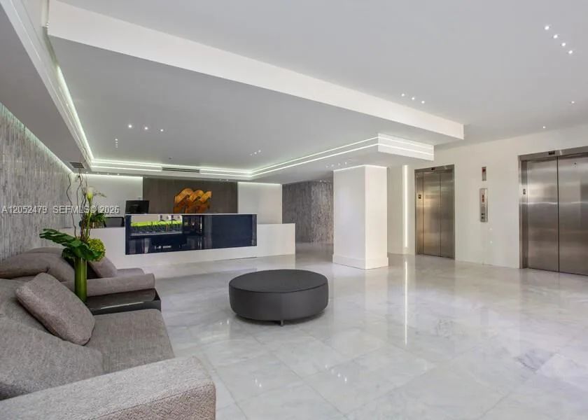 6423 Collins Ave # 809, Miami Beach, FL 33141