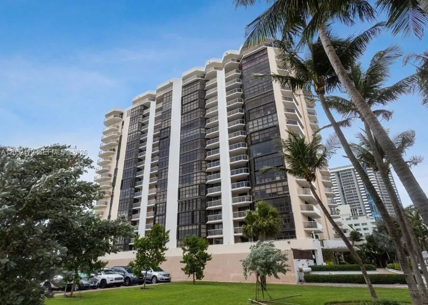 6423 Collins Ave # 809, Miami Beach, FL 33141 photo 2