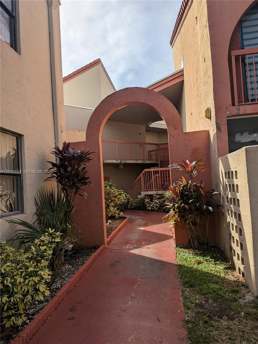 10245 NW 9th Street Cir # 210-9, Miami, FL 33172 photo 4