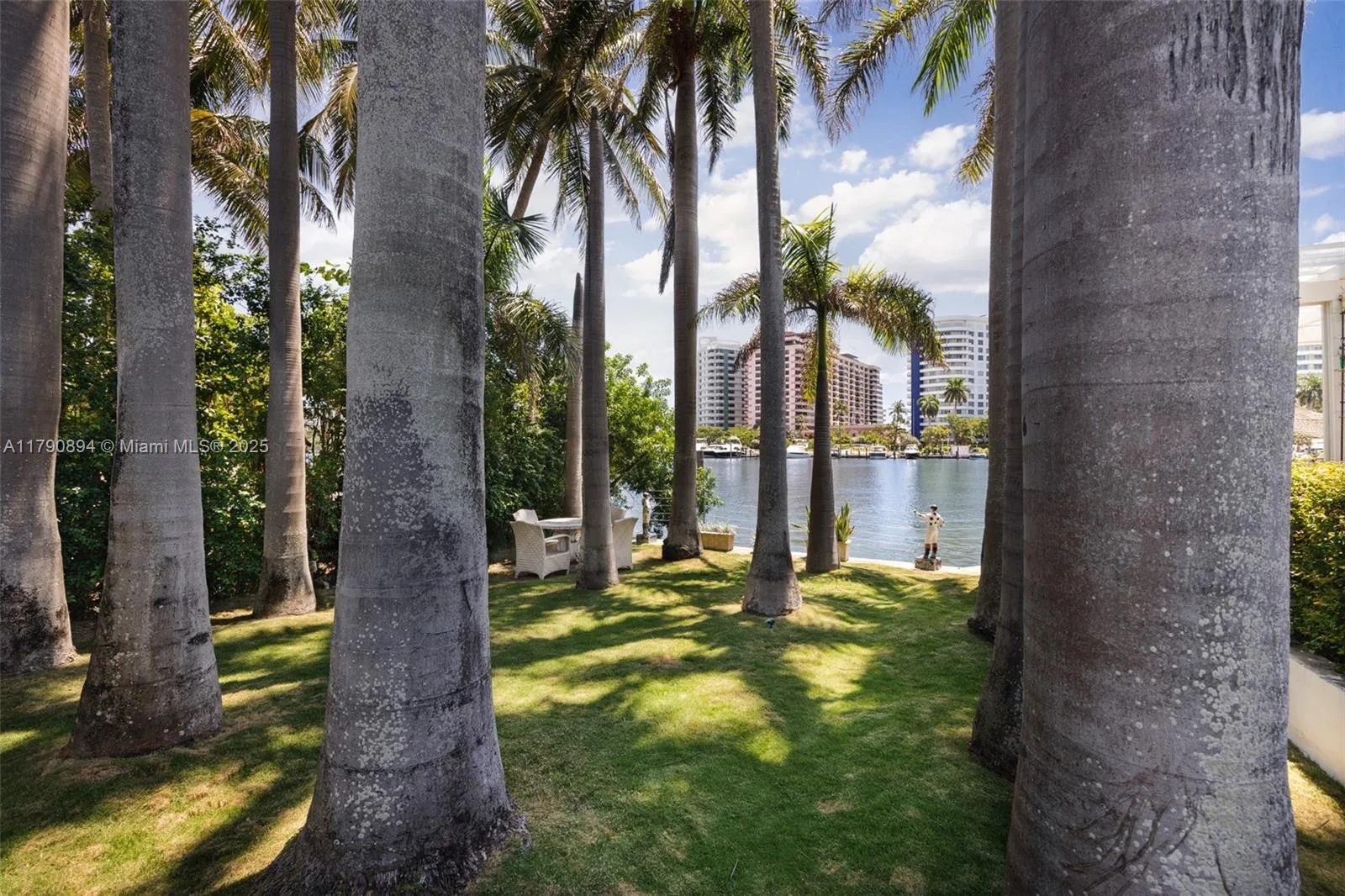 5215 Pine Tree Dr, Miami Beach, FL 33140 photo 3