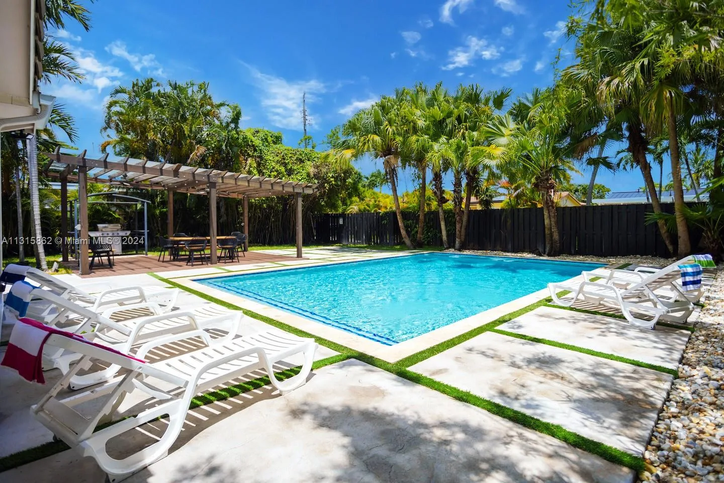 1307 Rodman St, Hollywood, FL 33019 photo 2