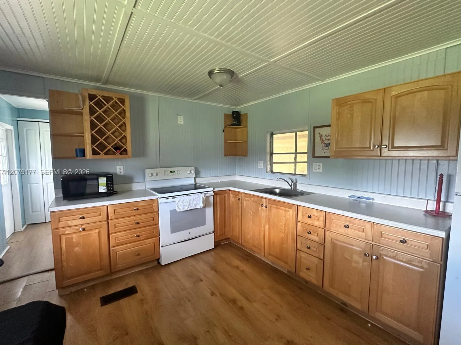 4046 67th Ln, Riviera Beach, FL 33404 photo 4