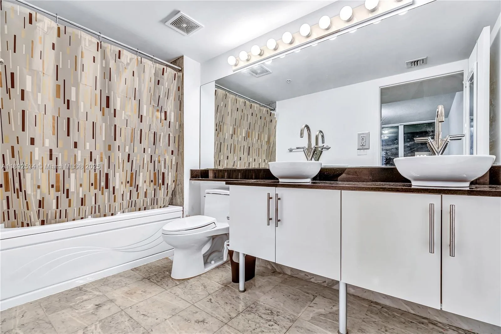 31 SE 5th St # 2111, Miami, FL 33131 photo 8