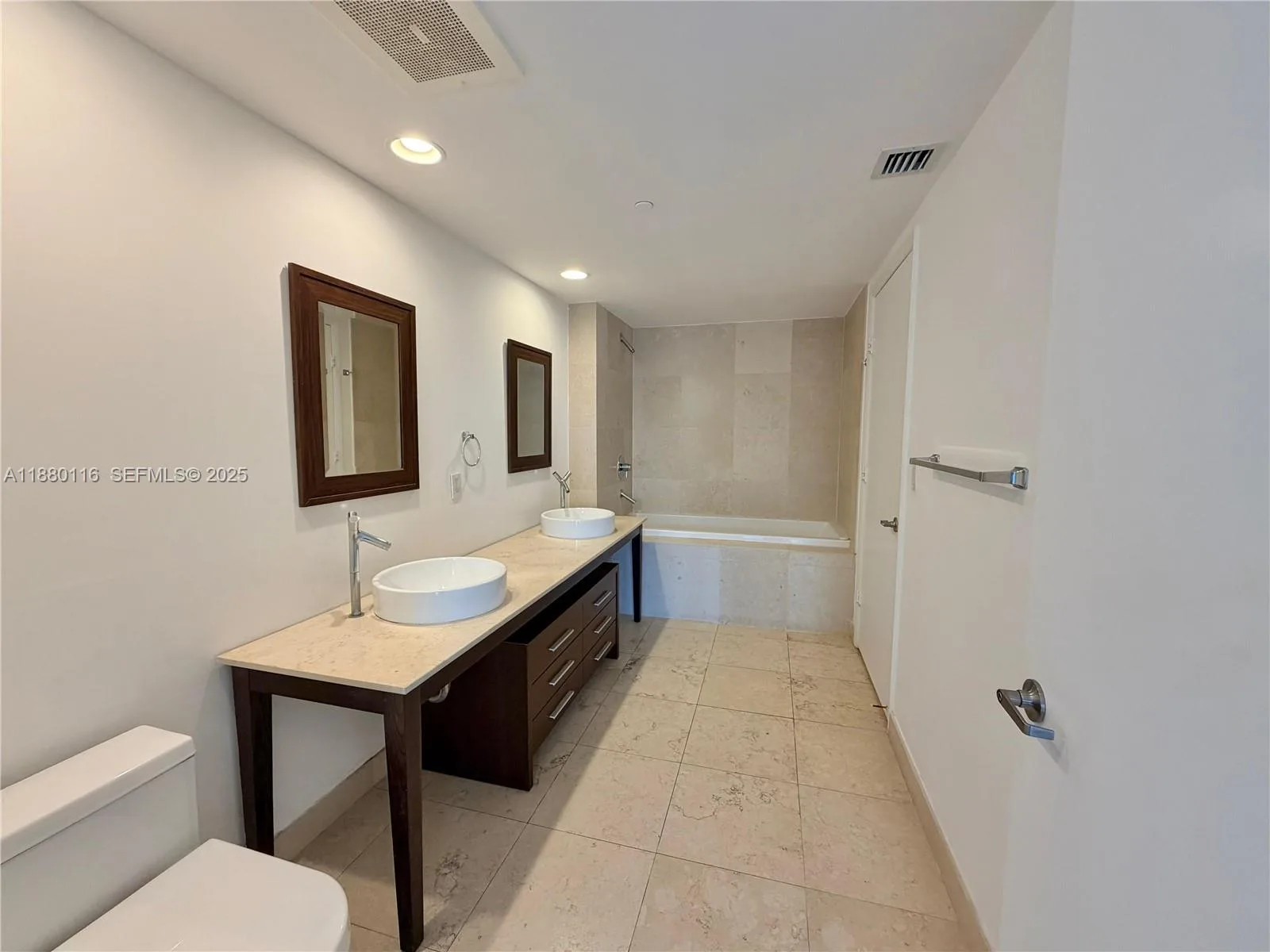 495 Brickell Ave # 1607, Miami, FL 33131 photo 4