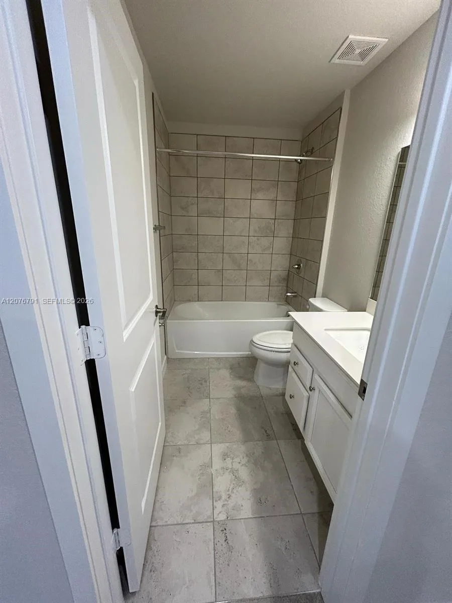 446 NW 11th Ave # 446, Florida City, FL 33034 photo 12