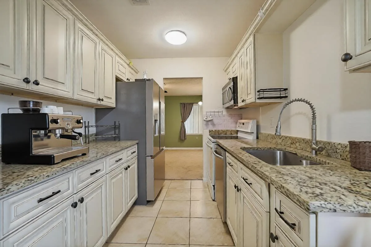 6309 Summer Sky Lane, FL 33463 photo 8