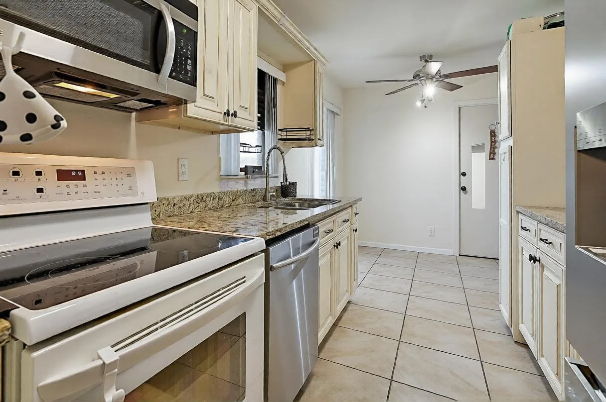 6309 Summer Sky Lane, FL 33463 photo 9