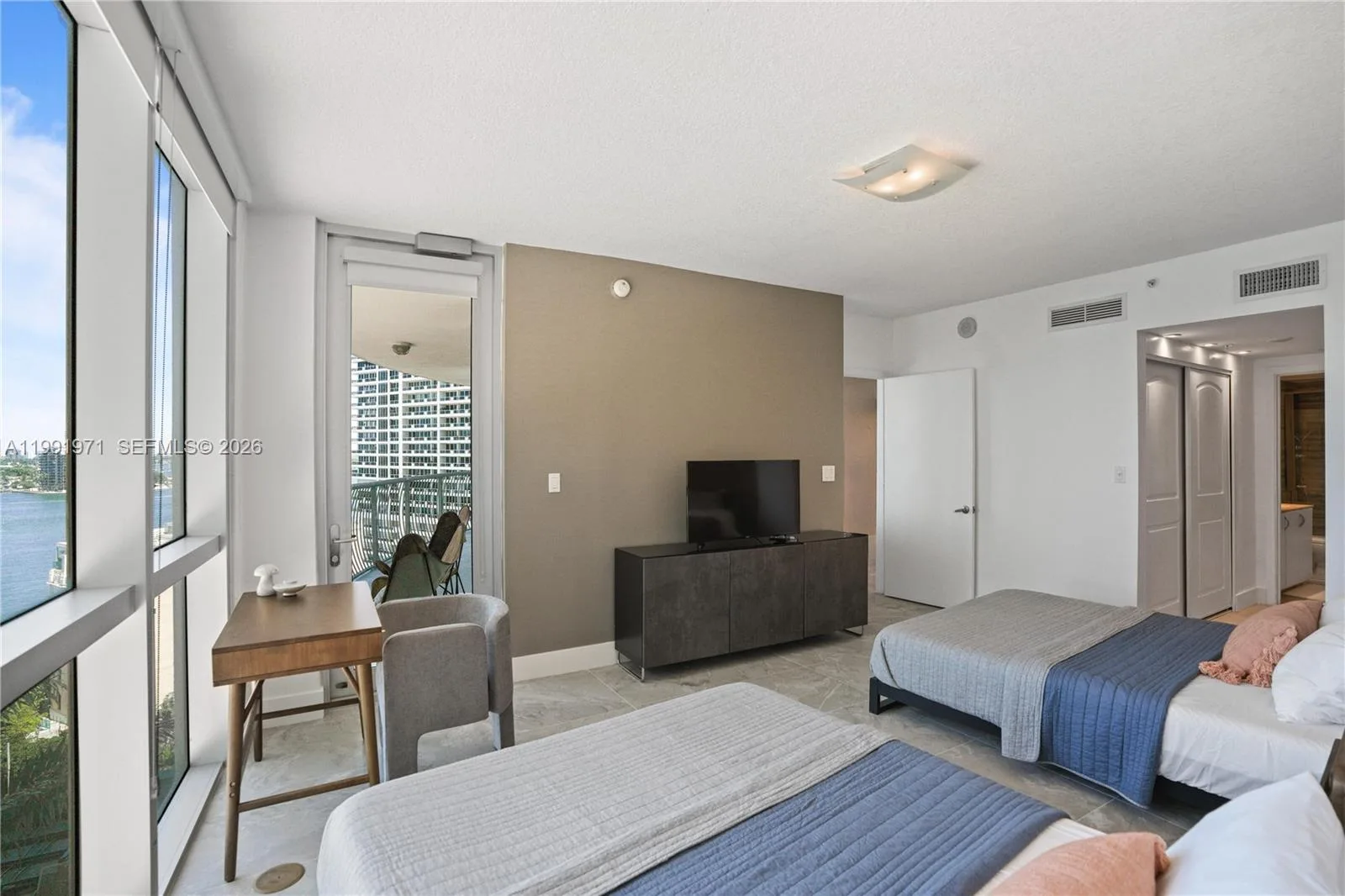1750 N Bayshore Dr # 1401, Miami, FL 33132 photo 2
