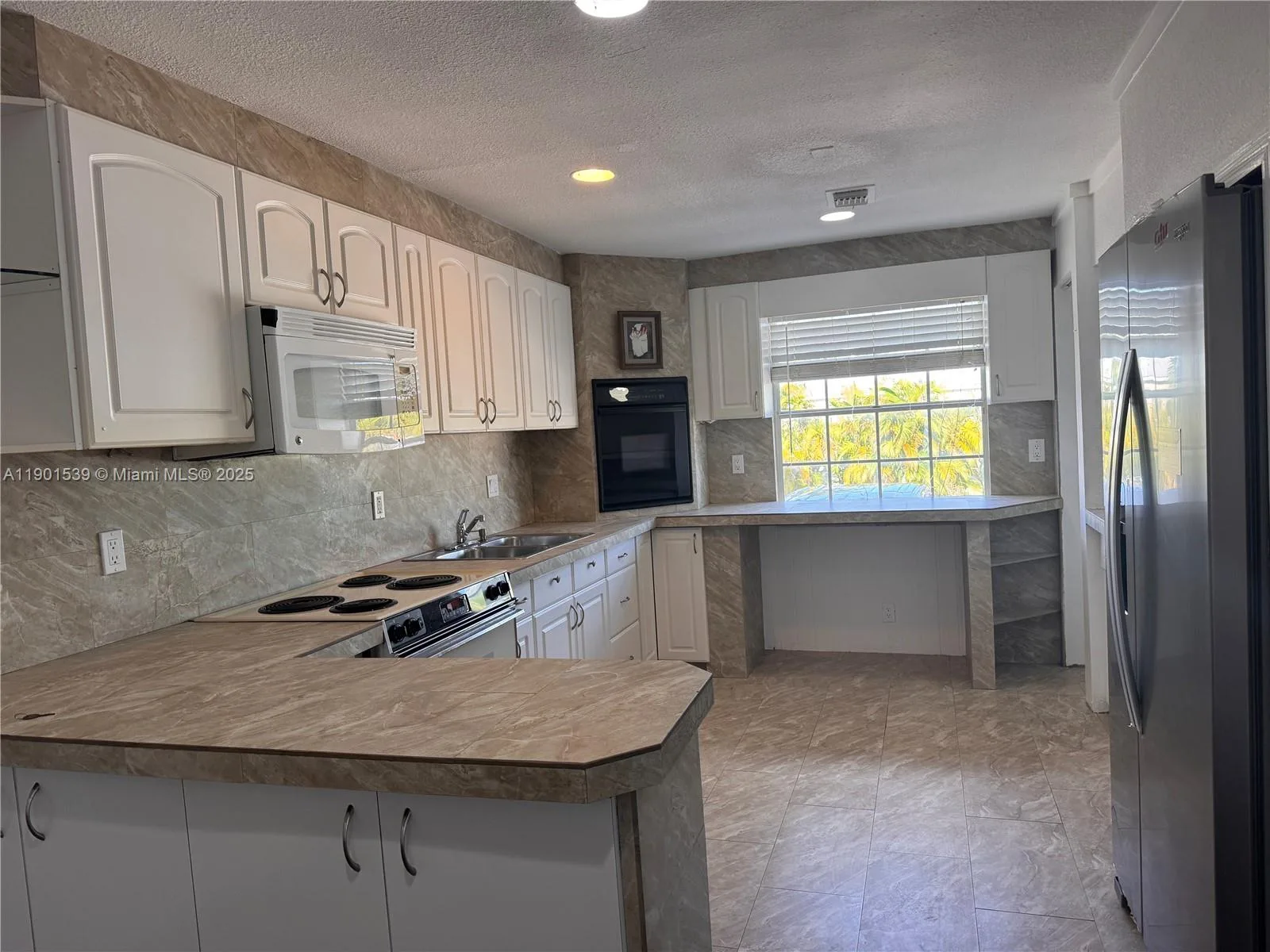 969 Plantation Rd, Key Largo, FL 33037 photo 2