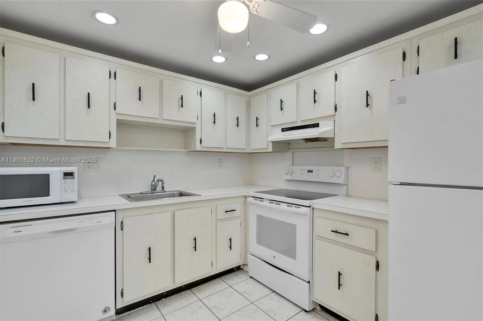 600 Three Islands Blvd # 510, Hallandale Beach, FL 33009 photo 11