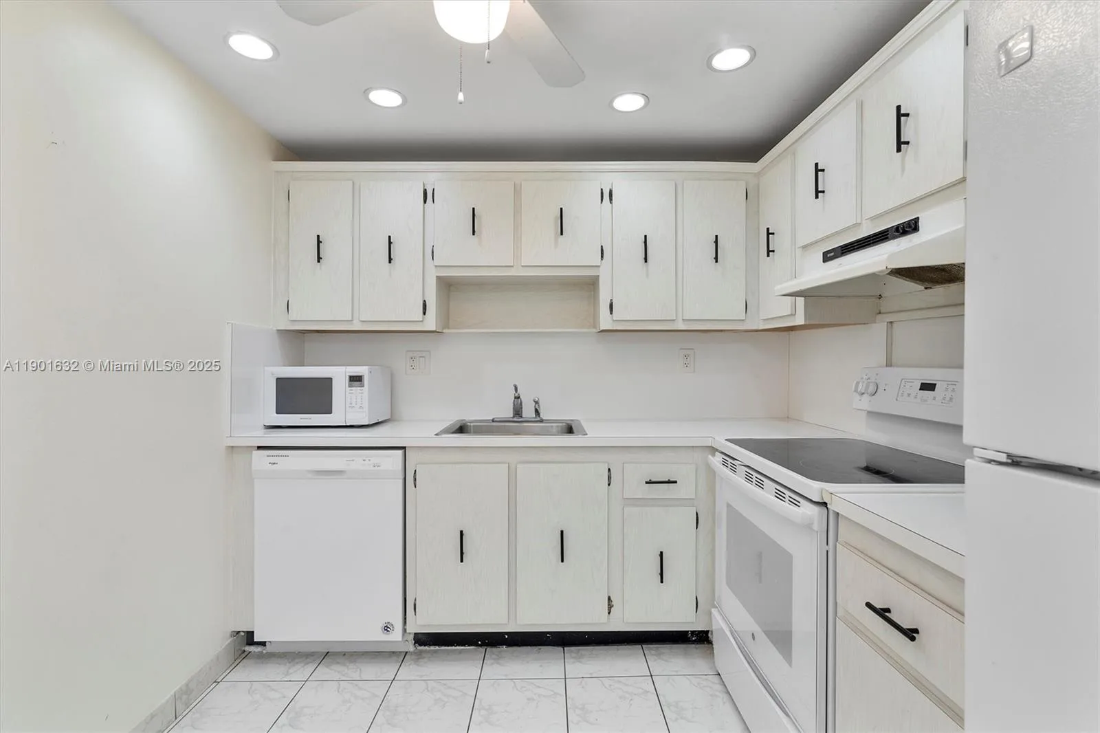 600 Three Islands Blvd # 510, Hallandale Beach, FL 33009 photo 12