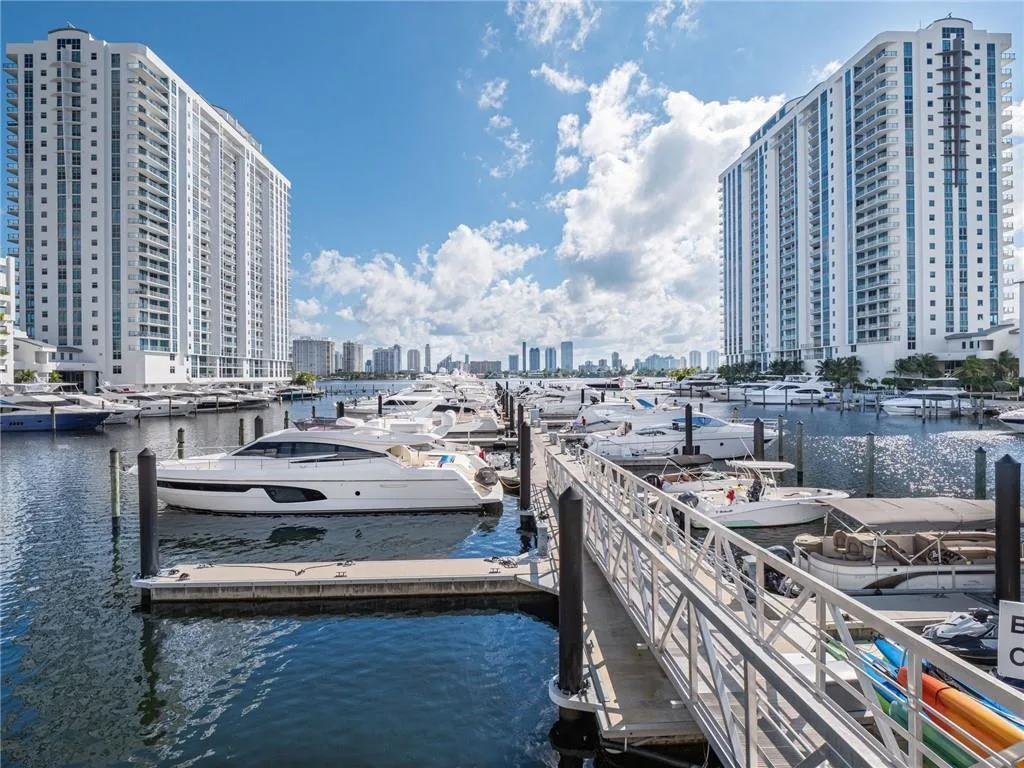 17111 Biscayne Boulevard # 2105 + 1 BOAT SLIP 100 ft, North Miami Beach, FL 33160