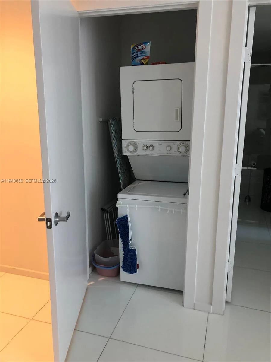 1060 Brickell Ave # 1915, Miami, FL 33131 photo 7