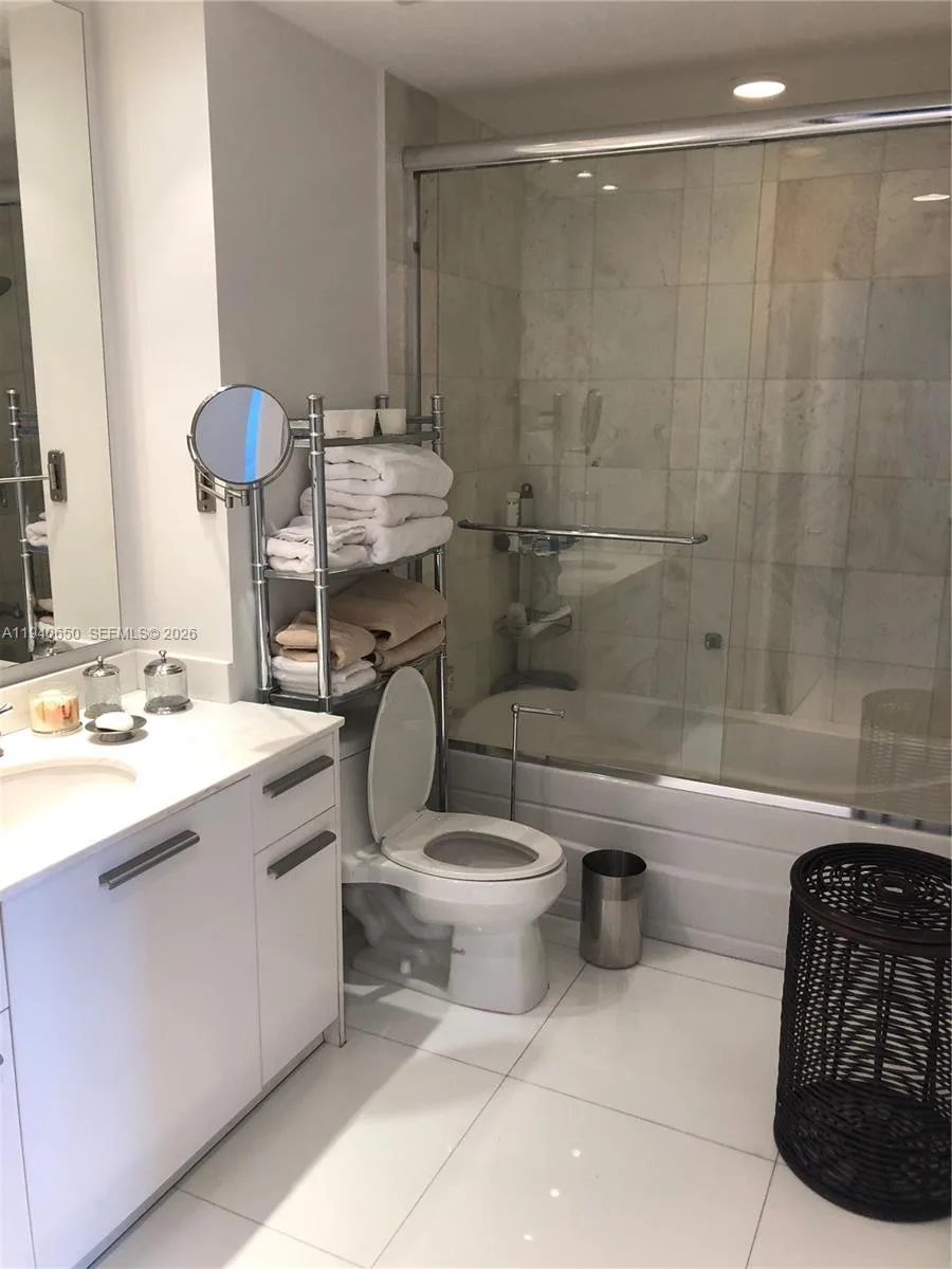 1060 Brickell Ave # 1915, Miami, FL 33131 photo 8