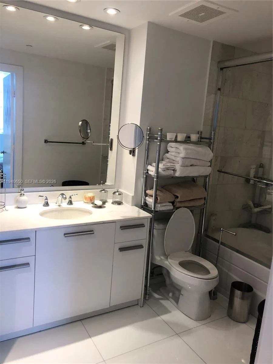 1060 Brickell Ave # 1915, Miami, FL 33131 photo 9