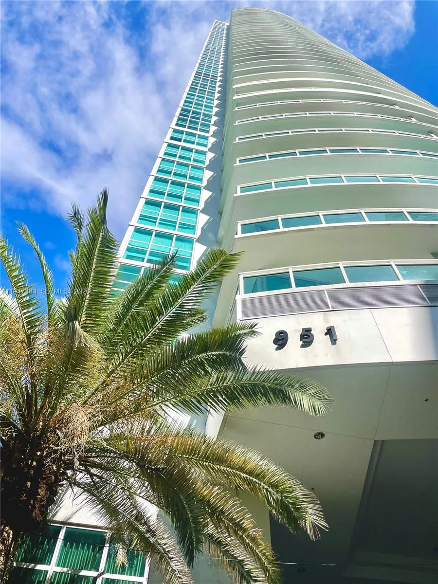 951 Brickell Ave # 3309, Miami, FL 33131